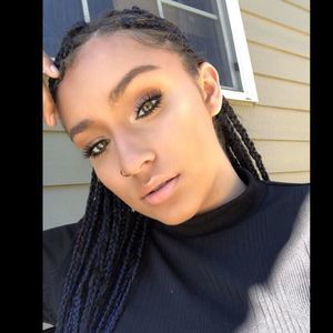 Meet your Posher, Thalia